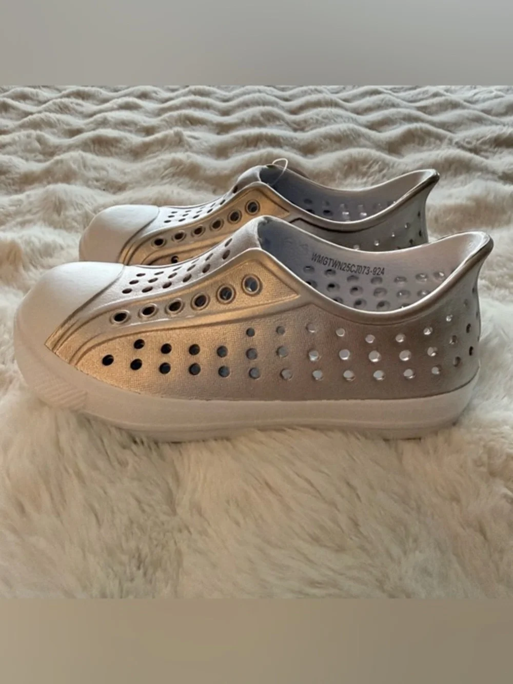 NWT Wonder Nation lightweight water shoes size 7/8 unisex